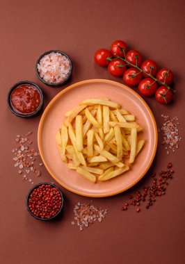 Patates kızartması, patates kızartması ya da soslu atıştırmalık. Patates kızartması, fast food, paket servis.