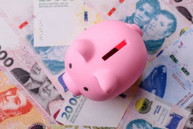 Arjantin kağıt parası, döviz veya seyahat için para birimi olarak peso banknotlar. İş geçmişi olarak Arjantin parası