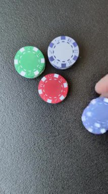 Kumarhane fişleri, bahisler, kumar, kazanma ya da kaybetme riski. Tasarımınız için arka plan olarak bahis çipleri