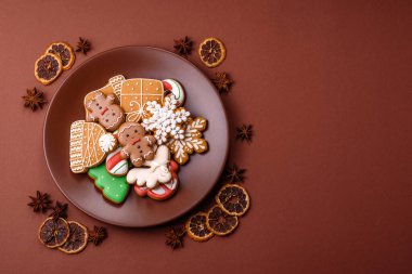 Noel için zencefilli ekmek, kurabiye ya da kış tatili için pişirilmiş yiyecekler. Noel zencefilli ekmeği tasarımınız için bir zemin