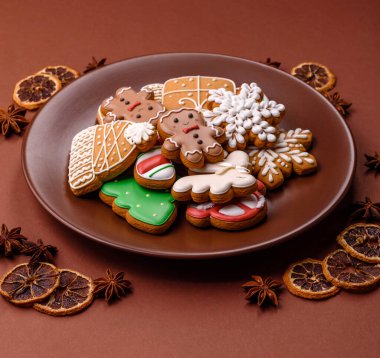 Noel için zencefilli ekmek, kurabiye ya da kış tatili için pişirilmiş yiyecekler. Noel zencefilli ekmeği tasarımınız için bir zemin