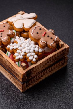 Noel için zencefilli ekmek, kurabiye ya da kış tatili için pişirilmiş yiyecekler. Noel zencefilli ekmeği tasarımınız için bir zemin