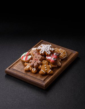 Noel için zencefilli ekmek, kurabiye ya da kış tatili için pişirilmiş yiyecekler. Noel zencefilli ekmeği tasarımınız için bir zemin