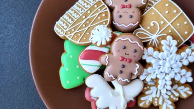 Noel için zencefilli ekmek, kurabiye ya da kış tatili için pişirilmiş yiyecekler. Noel zencefilli ekmeği tasarımınız için bir zemin