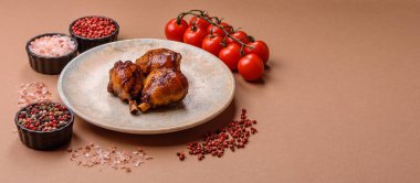 Teriyaki soslu kızarmış tavuk budu, fırında pişmiş et. Tasarımınız için yemek arkaplanı olarak tavuk bacağı