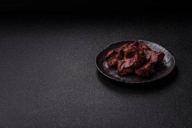 Biftek, parça parça ızgara et ya da soslu ve sebzeli kebap. Tasarımınız için parça parça et.