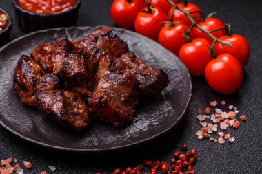 Biftek, parça parça ızgara et ya da soslu ve sebzeli kebap. Tasarımınız için parça parça et.