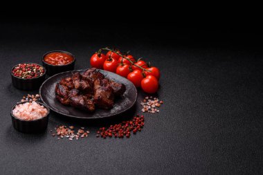 Biftek, parça parça ızgara et ya da soslu ve sebzeli kebap. Tasarımınız için parça parça et.