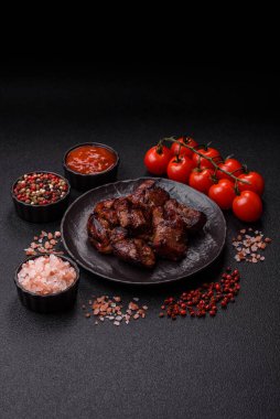 Biftek, parça parça ızgara et ya da soslu ve sebzeli kebap. Tasarımınız için parça parça et.