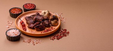 Biftek, parça parça ızgara et ya da soslu ve sebzeli kebap. Tasarımınız için parça parça et.