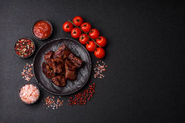 Biftek, parça parça ızgara et ya da soslu ve sebzeli kebap. Tasarımınız için parça parça et.