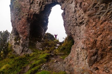Ventana de Pesillo, Ekvador 'un doğu sıradağlarında doğal bir taş kemer.