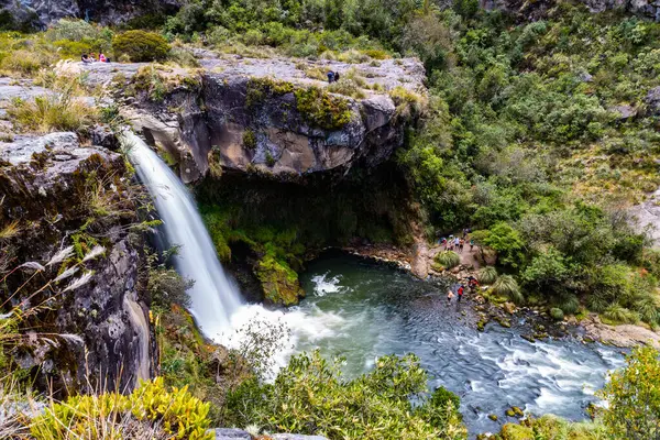 Cachoeira Formada Por Água Cristalina Que Nasce Cotopaxi Atravessa Canal Fotografias De Stock Royalty-Free
