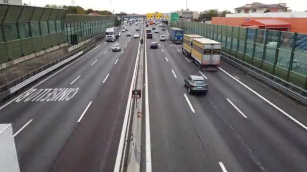 Europa Italien Milano 2022 Ringtrafik Väg Med Bilar Och Lastbilar — Stockvideo