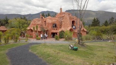 Kolombiya, Villa de Leyva Ağustos 2022 - Terracotta evi, türünün en büyüğü, mimar Octavio Mendoza Morales tarafından tasarlandı.