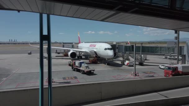 Мадрид 2022 Iberia Airlines Літає Літаком Ілюмінаційного Порталу Літака Під — стокове відео