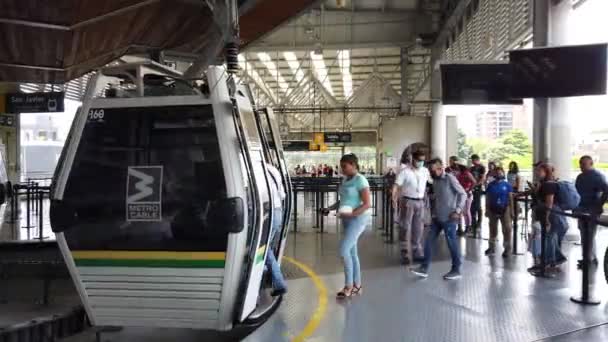 Medellin Colômbia 2022 Metropolitan Funicolar Cable Way Metro Transporte Público — Vídeo de Stock