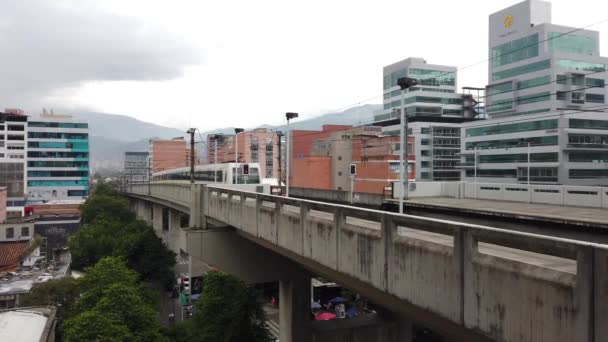 Medellin Kolombiya 2022 Metropolitan Metro Toplu Taşımacılığı Poblado Istasyonu — Stok video