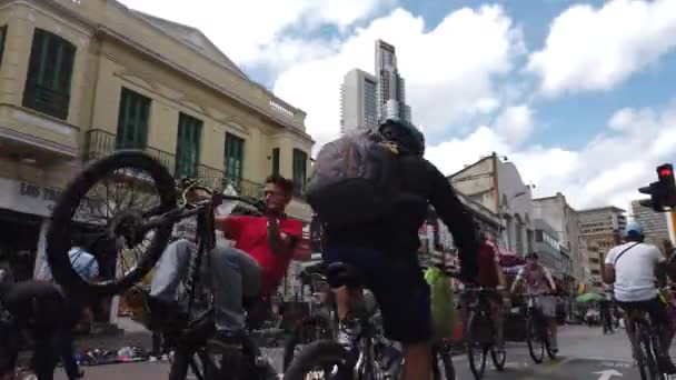 Kolumbie Jižní Amerika Bogota 2022 Cyklisté Běžci Ulicích Města Bez — Stock video