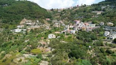 İtalya, Liguria, Cinque Terre, Framura 'nın insansız hava aracı görüntüsü - Setta ve Costa bölgesi - Vernazza ve Riomaggiore yakınlarındaki bir deniz köyü