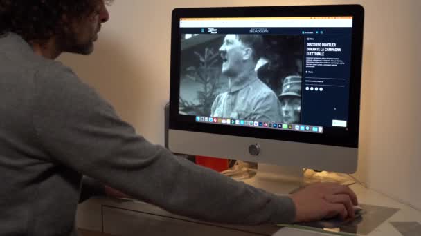 Europe Milan 2022 Watching Television News Laptop Computer Adolf Hitler — 图库视频影像