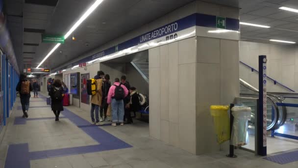 Europa Italië Milaan 2023 Nieuwe Metrolijn Naar Luchthaven Linate Metrohalte — Stockvideo