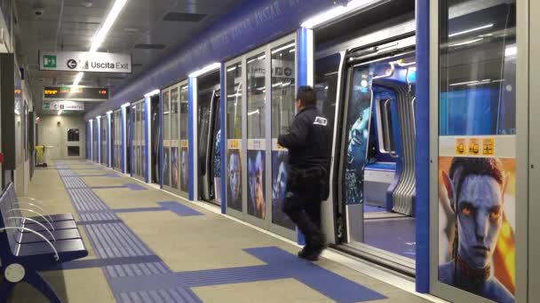 Europa Italia Milán 2023 Nueva Línea Metro Aeropuerto Linate Dateo — Vídeos de Stock