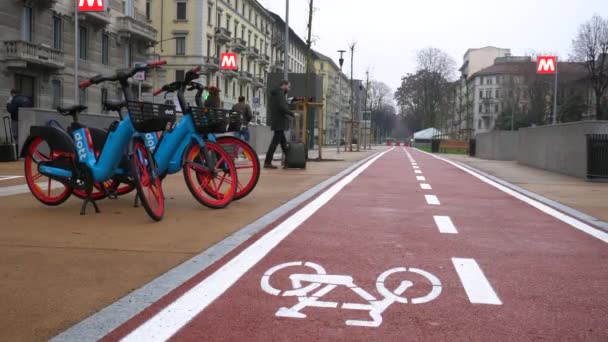 Urban Cycle Path Line Downtown City Traffic Car Green City — Vídeo de stock