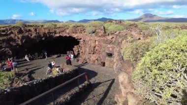 Avrupa, İspanya, Lanzarote, Kanarya Adaları 2023 - Cueva de los Verdes (Yeşiller Mağarası), Haria belediyesinin lav ve turistik merkezi.