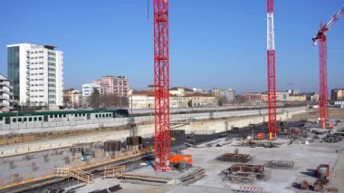EUROPE, ITALY, MILAN 2023 - Prada Tower yakınlarındaki Olimpiyat Oyunları 'nda Milan-Cortina 2026 Kış Olimpiyatları için inşa edilen Olimpiyat Köyü' nün Scalo Porta Romana insansız hava görüntüsü