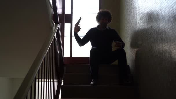 Pria Depresi Menyedihkan Dengan Pistol Pistol Pistol Pistol Pistol Tangan — Stok Video