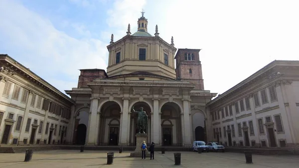 Europa Italia Milán 2023 San Lorenzo Plaza Iglesia Turismo Centro —  Fotos de Stock