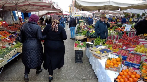Вуличний Вид Базар Європі Італії Мілані 2023 Ринок Харчів Фруктів — стокове фото