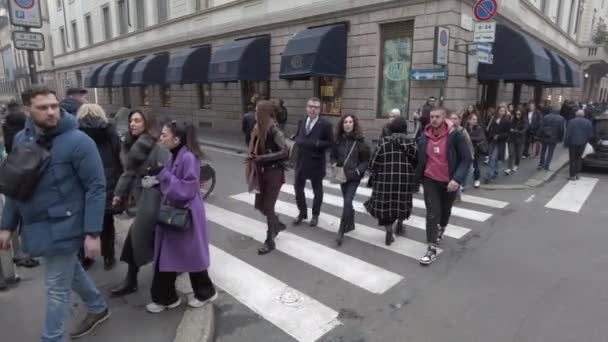 이탈리아 밀라노 2023 밀라노의 시내의 관광객들 전문가들의 영혼을 비아몬 나포오네 — 비디오