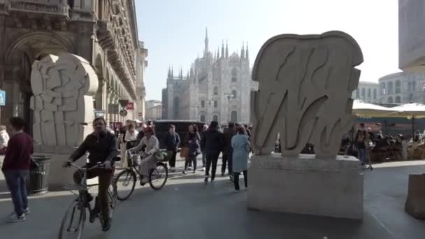 이탈리아 밀라노 2023 관광객 시내를 두오모 대성당 비토리오 에마누엘레 갤러리 — 비디오