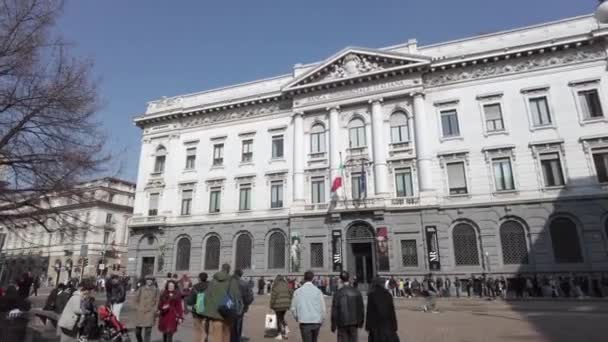 Europa Italia Milán 2023 Turistas Multitudes Visitan Centro Ciudad Hacer — Vídeo de stock