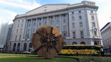 Binanın dış görünüşü