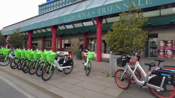 Europa Italia Milán 2023 Carril Bici Para Bicicletas Scooters Eléctricos — Vídeo de stock