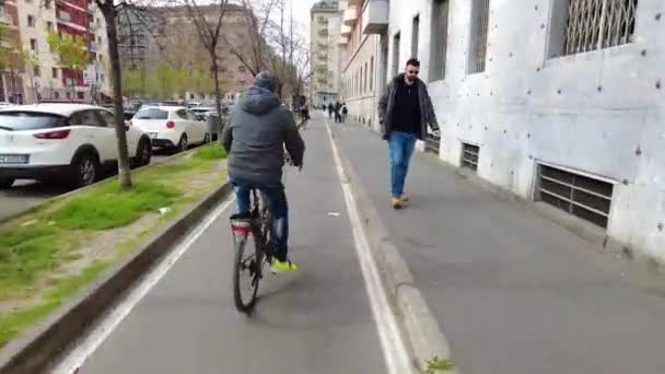Europa Italien Mailand 2023 Radweg Für Fahrräder Und Elektroroller Der — Stockvideo