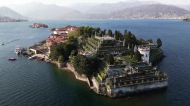 İtalya - Isola Madre, Isola Bella e Isola dei Pescatori, Stresa Arona Gölü Maggiore 'daki üç Borromeo Adası - İnanılmaz bahçe ve saray - turizm merkezi