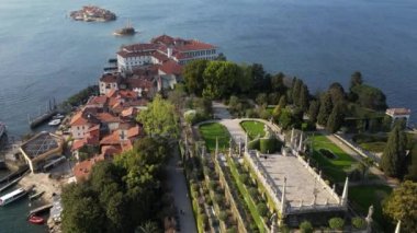İtalya - Isola Madre, Isola Bella e Isola dei Pescatori, Stresa Arona Gölü Maggiore 'daki üç Borromeo Adası - İnanılmaz bahçe ve saray - turizm merkezi