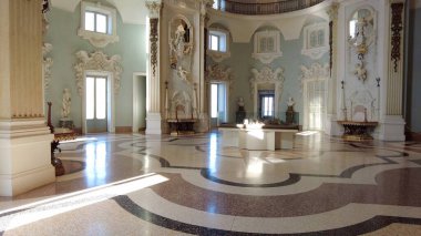 EUROPE, ITALY 2023 Isola Bella Stresa Arona Gölü Maggiore 'daki Borromeo Adaları - İnanılmaz bahçe ve saray - turistik eğlence merkezi