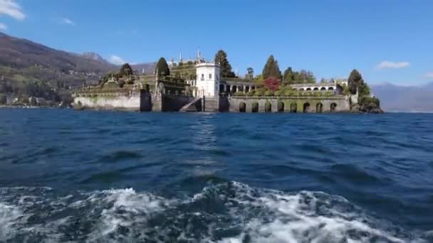 이탈리아 트레아 아로나 호수에 보로메오 제도의 이로운 궁전을 관광지 — 비디오