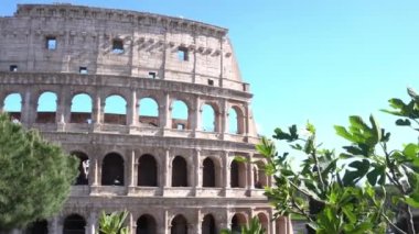 Avrupa, İtalya, Roma 2023, Kolezyum dünyanın yedi harikasından biri Unesco Heritage - turistlerin turistik yerleri gezdiği Roma anıtı manzarası