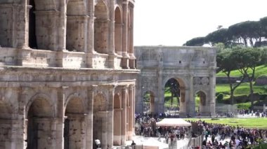 Avrupa, İtalya, Roma 2023, Kolezyum dünyanın yedi harikasından biri Unesco Heritage - turistlerin turistik yerleri gezdiği Roma anıtı manzarası