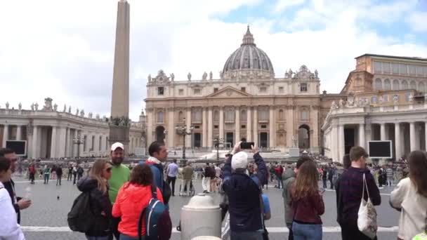 Europa Italia Roma 2023 Turisti Fedeli Cattolici Visitano Piazza San — Video Stock