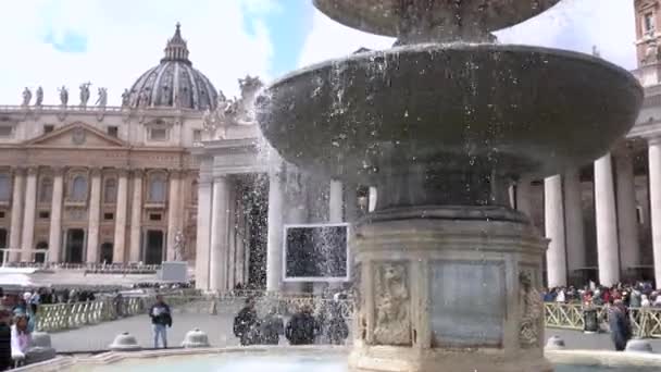 ヨーロッパ イタリア ローマ2023 観光客やカトリック信者の忠実な訪問聖ペテロ広場 バチカンの席と教皇フランシスの住居 韓国旅行 観光情報 — ストック動画