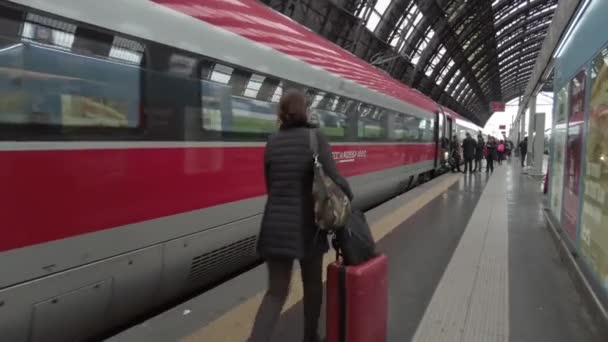 Europa Italia Milán 2023 Viajan Tren Desde Estación Central Milán — Vídeos de Stock