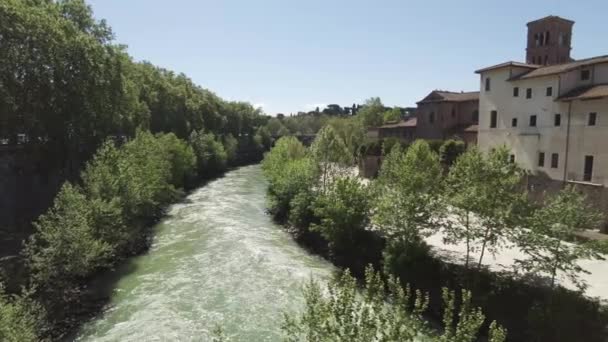 Italy Rome 2023 Isola Tiberina Tiber Island Tevere River Downtown — Stock Video