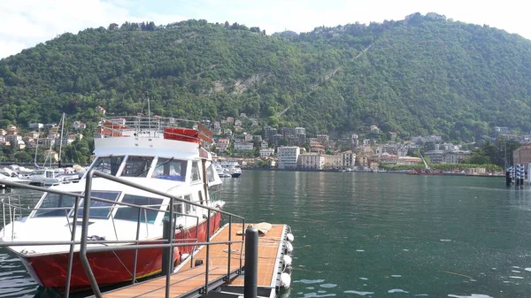 이탈리아 2023 호수가 열리다 호수는 세계에서 관광객들의 침략을 롬바르디아의 자연적 — 스톡 사진